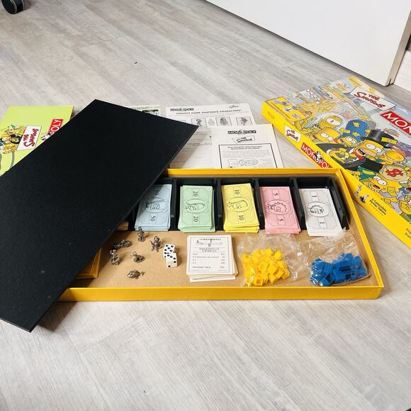 The Simpson Monopoly Board Game With Six Collectable Pewter Token Pieces - Picture 7 of 7